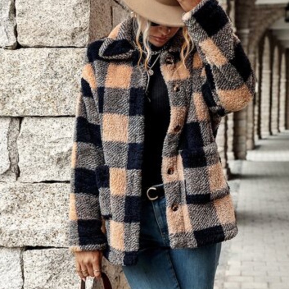 Cozy White Black Plaid Button up Teddy Oversized Jacket Shacket - Picture 9 of 9